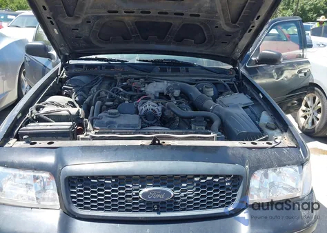 2010 Ford Crown Victoria Police Interceptor z USA, uszkodzony, nr VIN 2FABP7BV2AX139125